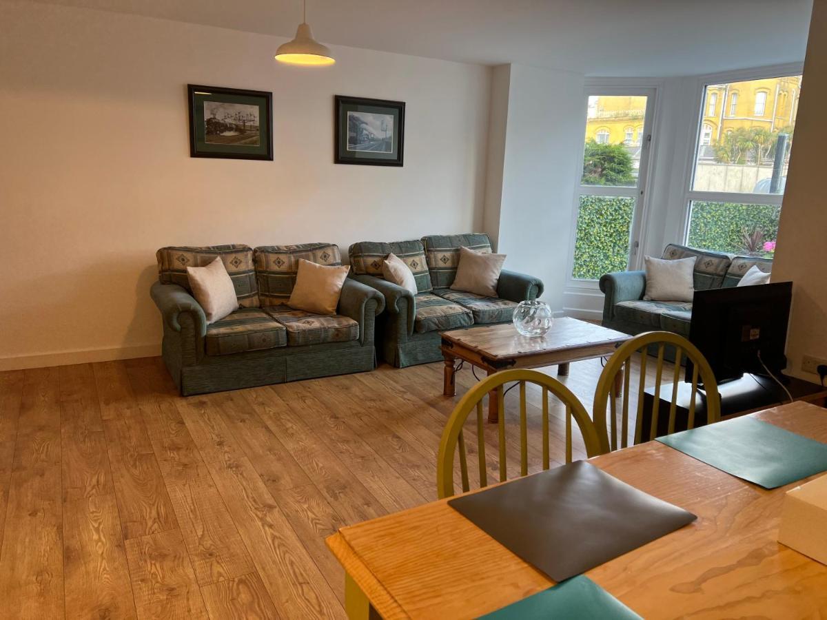 Beautiful Apartment,No 1, With Parking Ilfracombe Exteriör bild