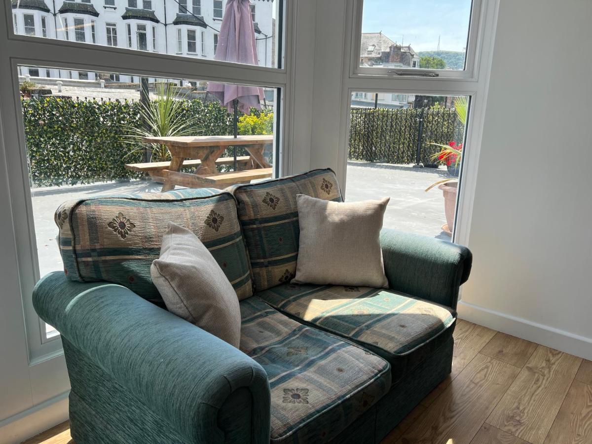 Beautiful Apartment,No 1, With Parking Ilfracombe Exteriör bild