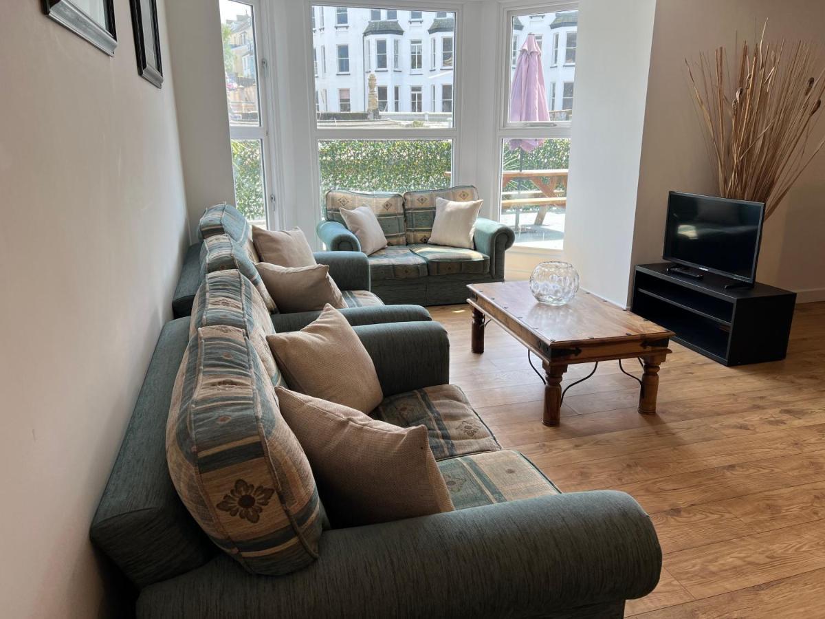 Beautiful Apartment,No 1, With Parking Ilfracombe Exteriör bild