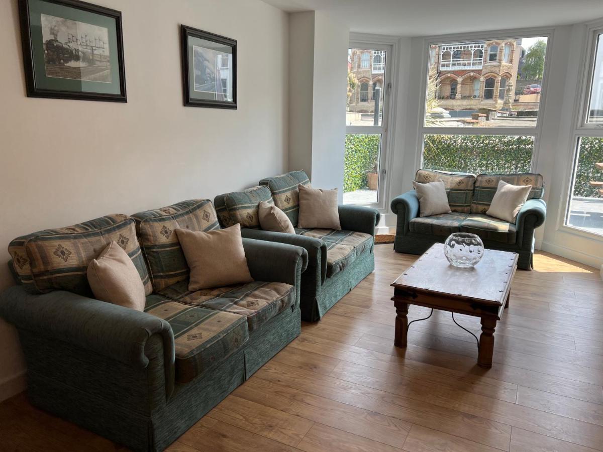 Beautiful Apartment,No 1, With Parking Ilfracombe Exteriör bild