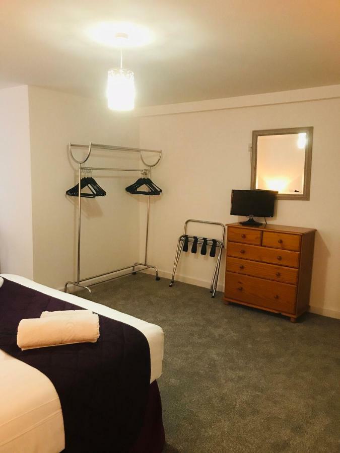 Beautiful Apartment,No 1, With Parking Ilfracombe Exteriör bild