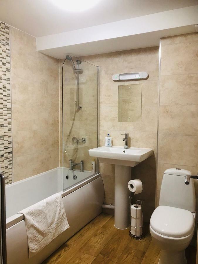 Beautiful Apartment,No 1, With Parking Ilfracombe Exteriör bild